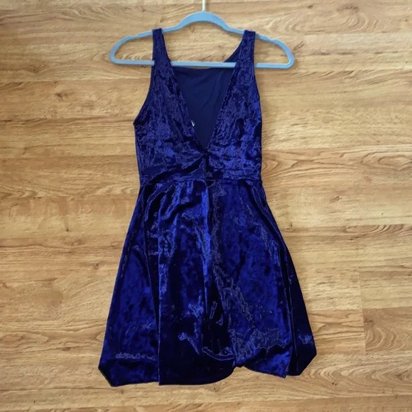 NWT | H&M | Navy Blue Crushed Velvet Dress - Picture 3 of 4